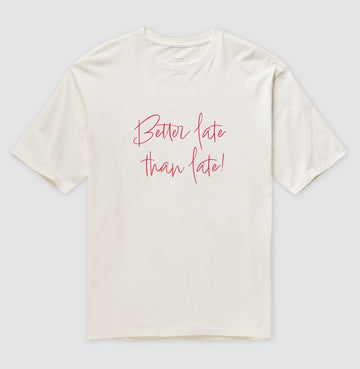 Camiseta Oversized Better Late Than Late!
